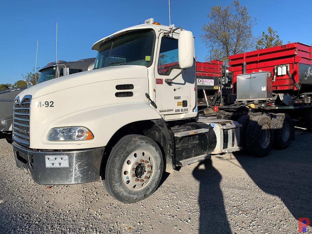 Used 2013 MACK PINNACLE DAY CAB TRUCK