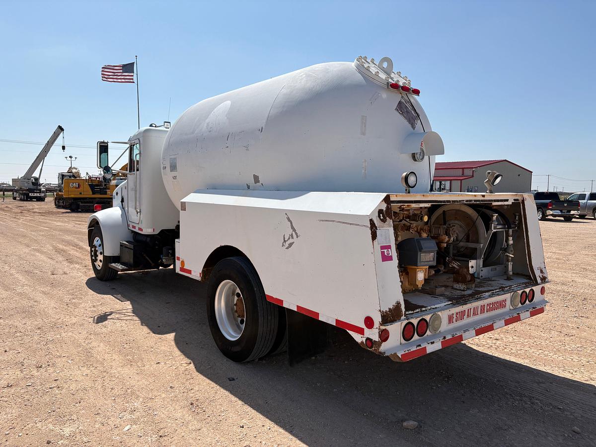 Used 2004 PETERBILT 330 S/A DAYCAB PROPANE TRUCK