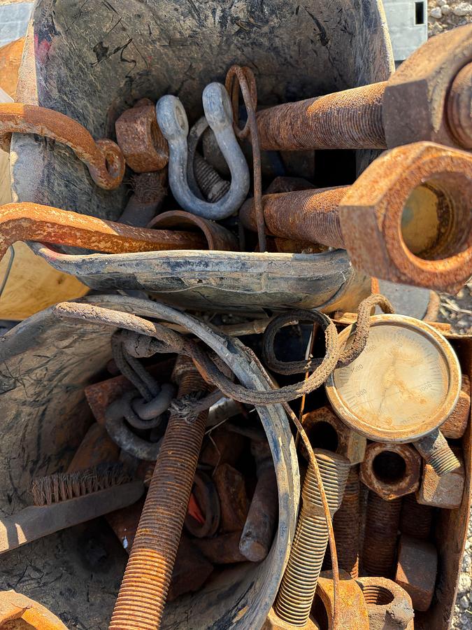 Used (2) PALLETS OF ASSORTED TURNBUCKLES, HYD HOSES, MOUNTING PLATES,(4) BKTS OF OIL, FLANGE STUDS & NUTS & RELATED