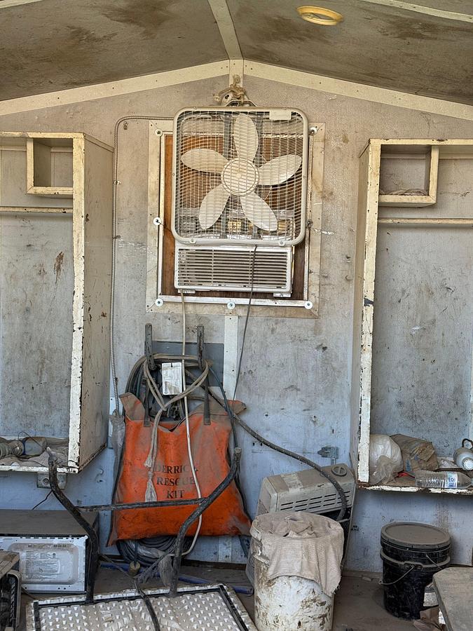 Used 2006 PARKER TRAILERS 12’ X 80” X 80” T/A CREW / DOGHOUSE BP TRAILER