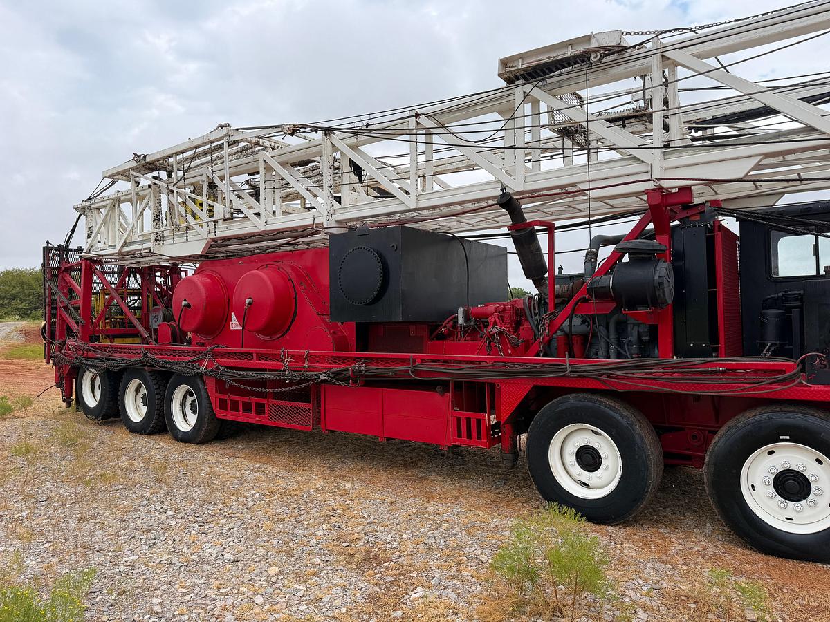 Used 1985 Taylor 550 Well Service Rig, 104 x 250k Mast