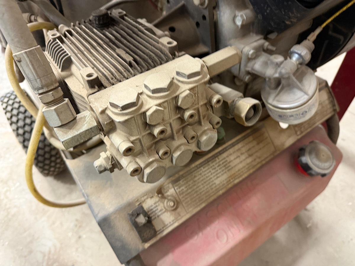 Used PORTABLE HOT WATER PRESSURE WASHER P/B VANGAURD 16-HP ENGINE
