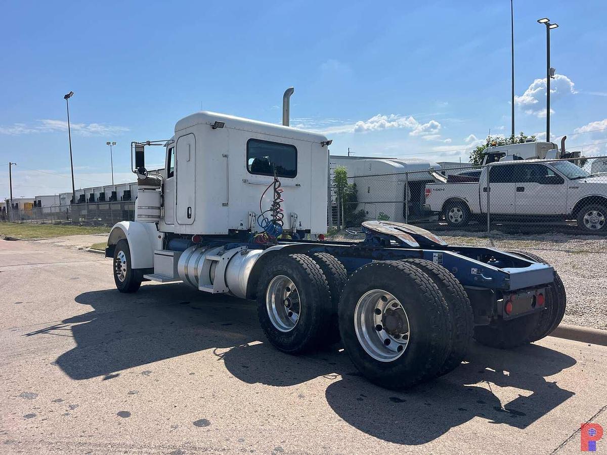 Used 2012 PETERBILT 367 T/A 36” SLEEPER TRUCK