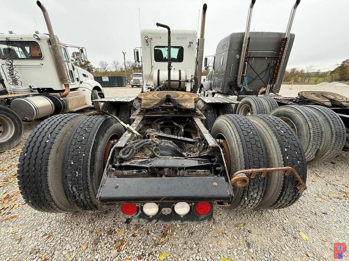 Used 2013 KENWORTH T800 T/A DAY CAB TRUCK TRACTOR