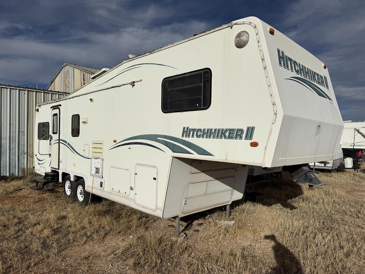 Used NUWA INDUSTRIES HITCHHICKER II 31’ T/A FIFTH WHEEL CAMPER TRAILER