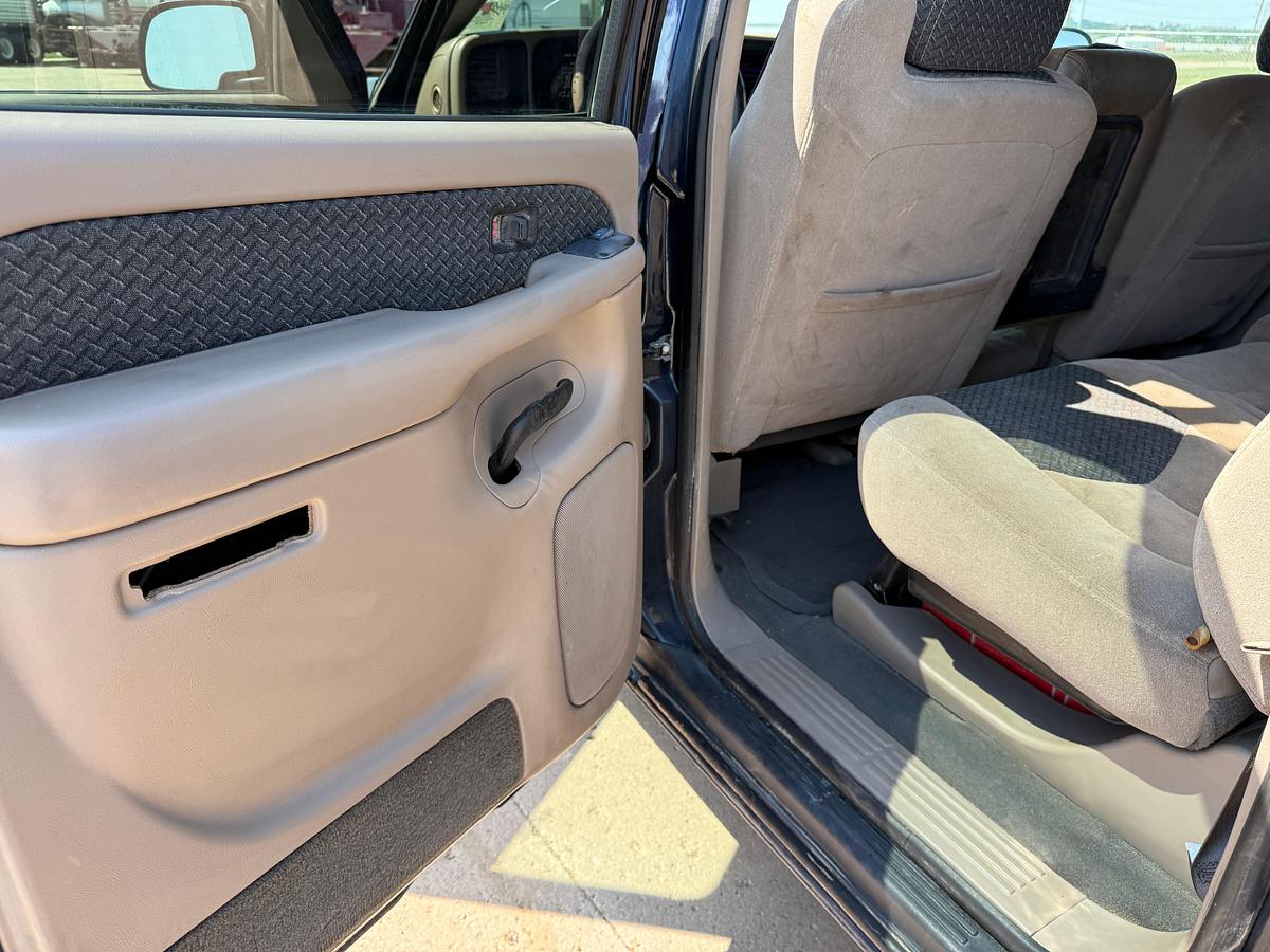Used 2004 CHEVROLET AVALANCHE 2WD CREW CAB PICKUP TRUCK