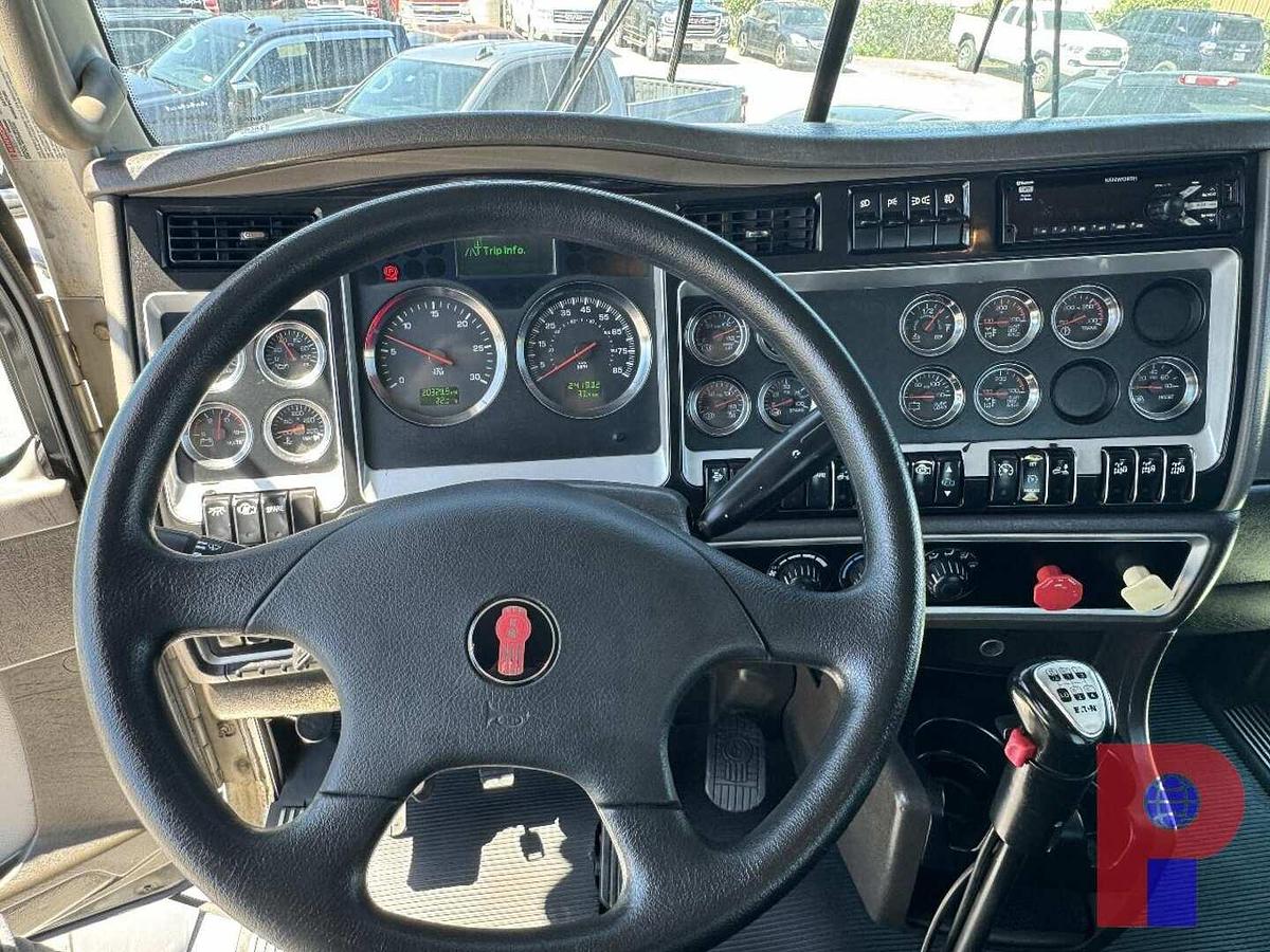 Used 2013 KENWORTH T800 T/A DAYCAB TRUCK TRACTOR