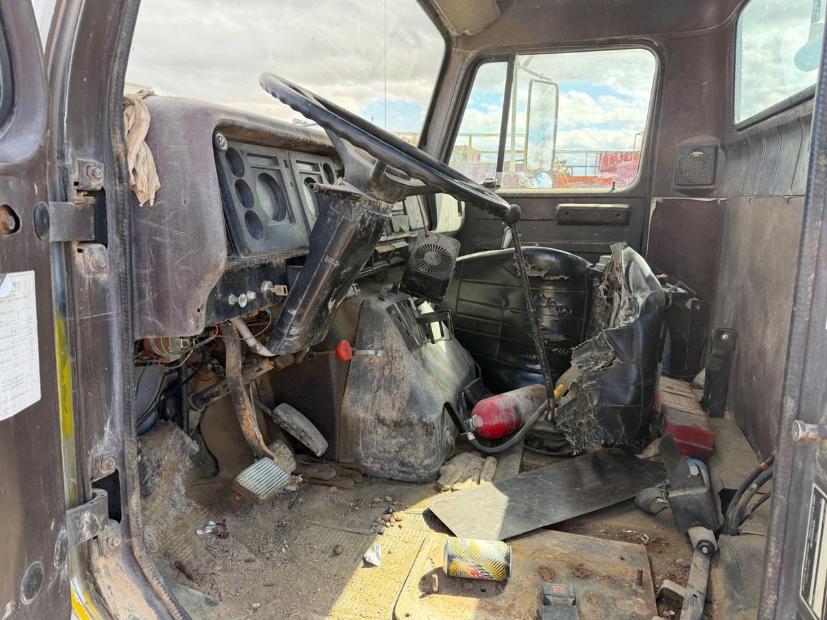 Used 1988 INTERNATIONAL 1954 S/A WINCH TRUCK