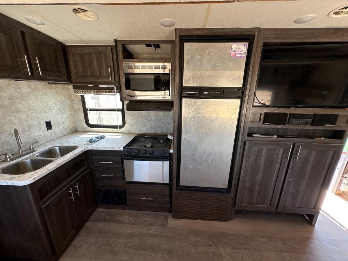 Used 2018 HIGHLAND RIDGE RV OPEN RANGE ULTRA-LITE 28’ T/A BUMPER PULL CAMPER