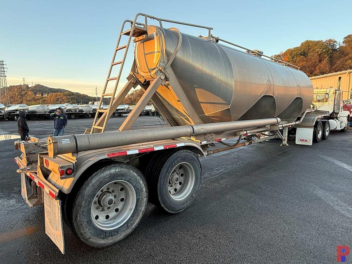 Used 2017 HEIL 1040 CU. FT T/A DRY BULK PNEUMATIC TRAILER