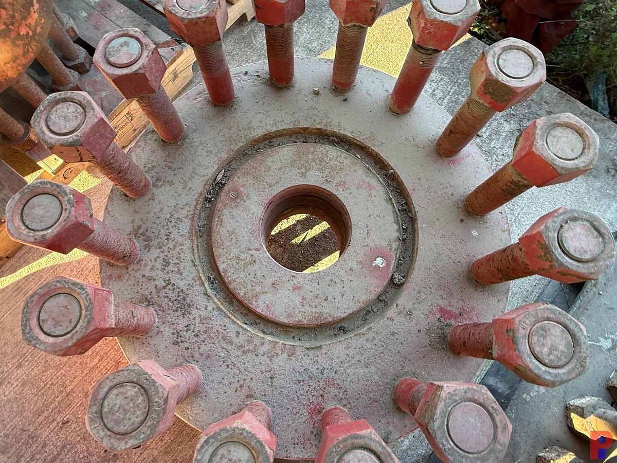 Used (3) PALLETS & FLOOR SECTION OF (14) WELL HEAD 7-1/16” - 11-1/8” STUDDED ADAPTERS,  SPOOLS