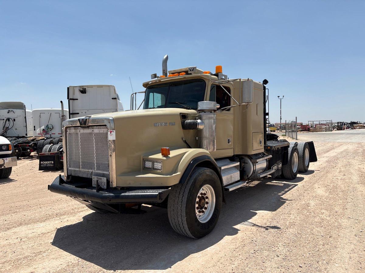 Used 1995 WESTERN STAR 4900 T/A SLEEPER CAB WINCH TRUCK