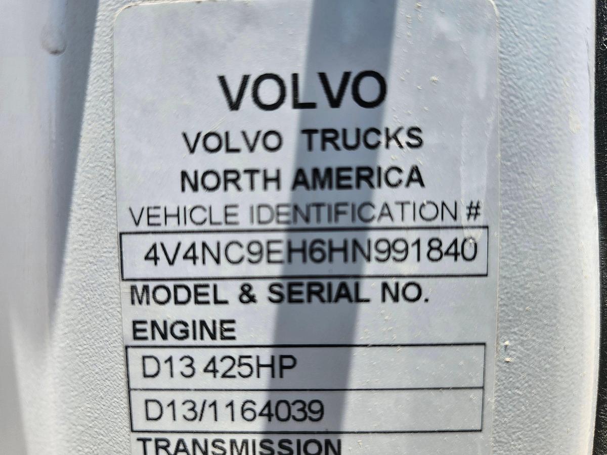 Used 2017 Volvo T/A Sleeper Haul Truck