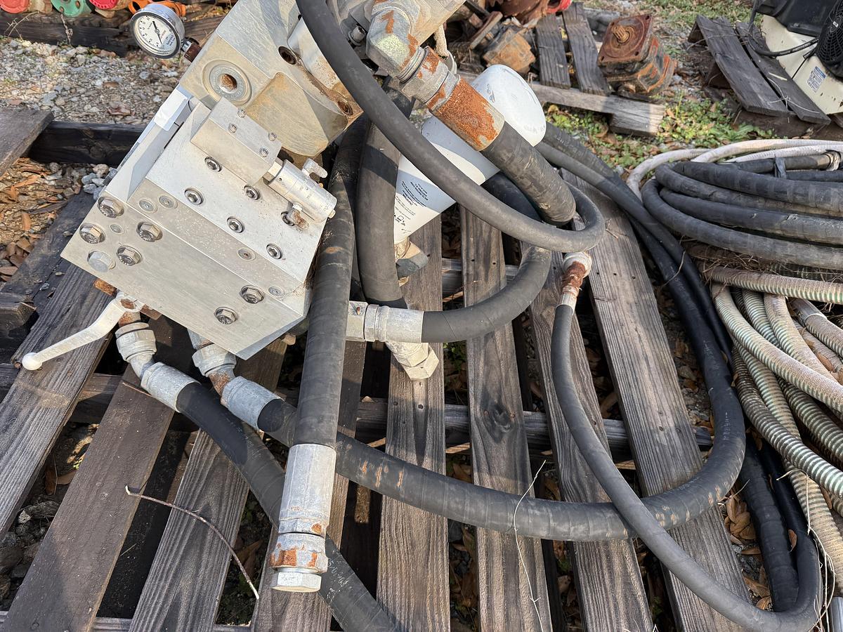 Used VENTURETECH XK-90 HYDRAULIC PUMP & MANIFOLD F/ POWER SWIVEL