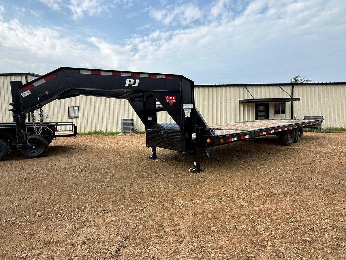 Used 2024 PJ TRAILERS 26' X 102" T/A FLATBED GOOSENECK TRAILER