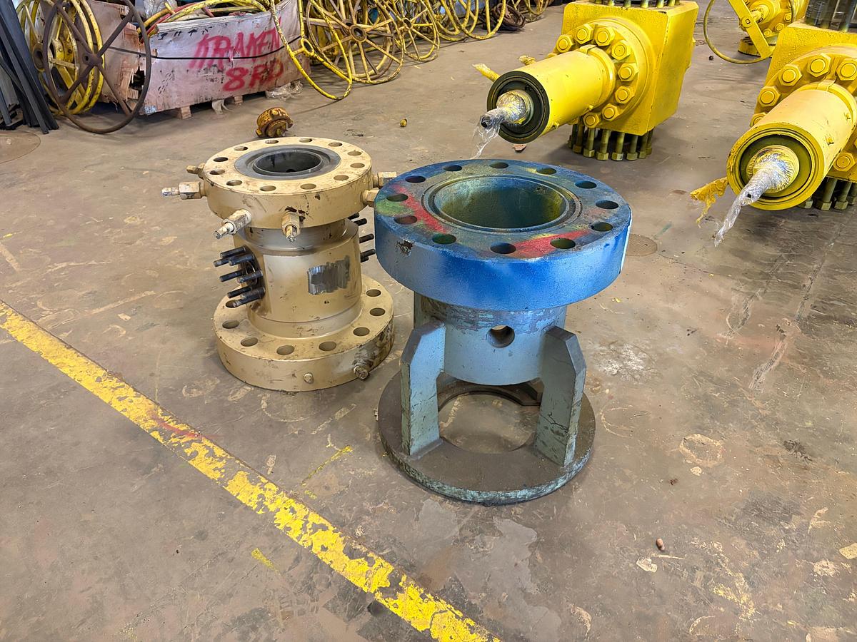 Used (1) Braden tubing head & (1) casing head w/ baseplate