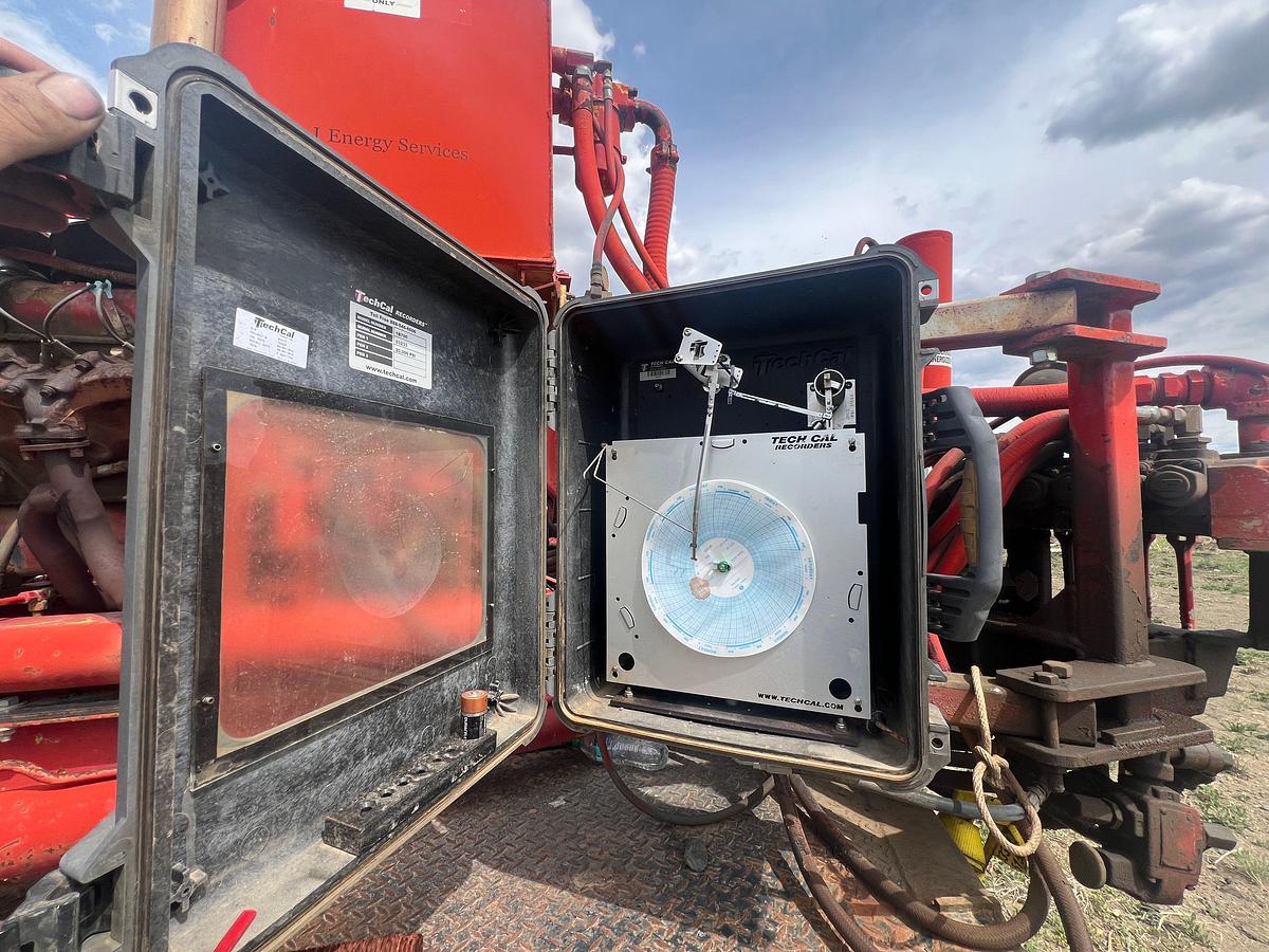 Used 2004 FORD F-750 SUPER DUTY AUGER / ANCHOR TRUCK