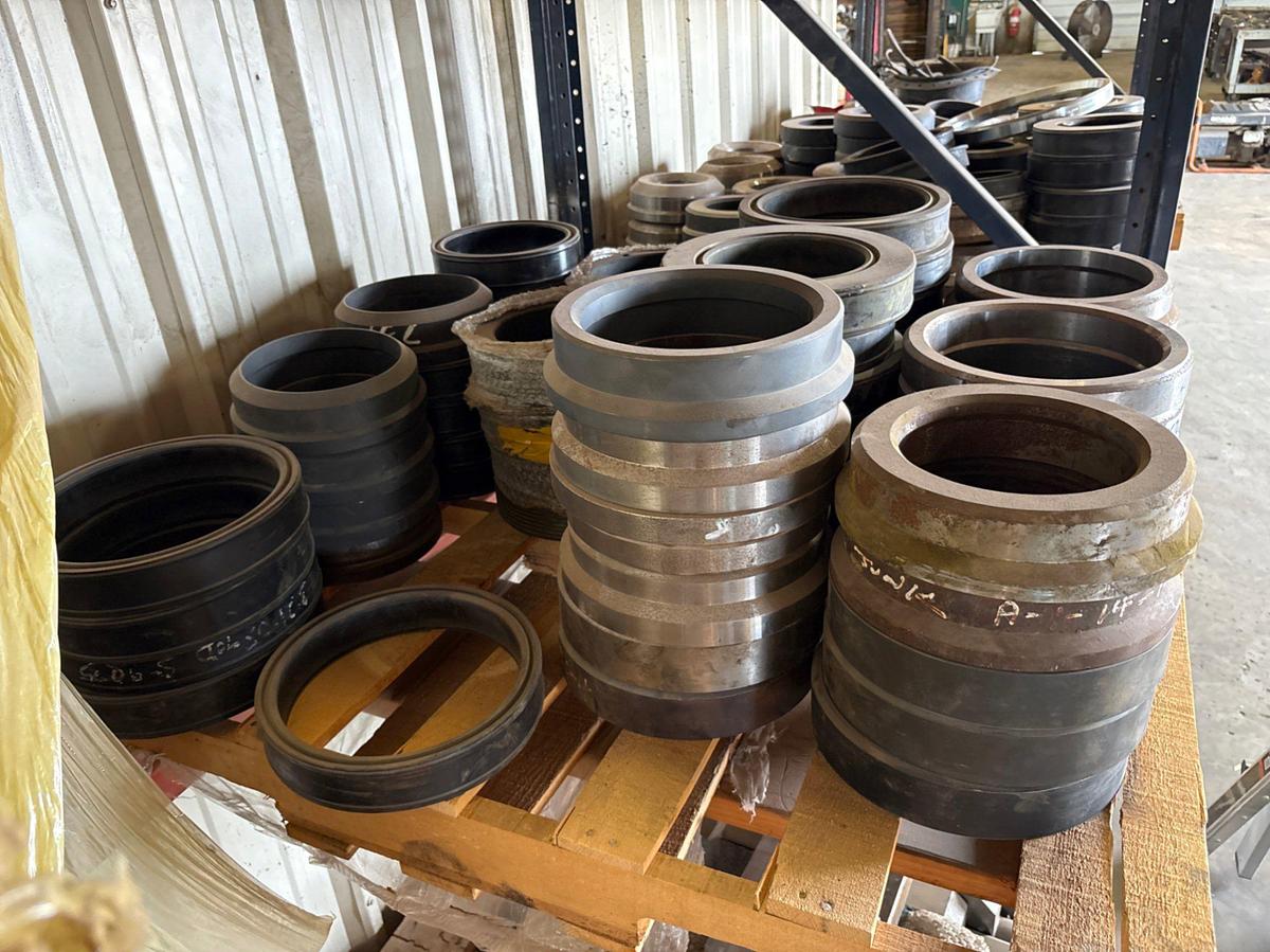 Used Pallet of 8-5/8” & 9-3/4” H-plates & secondary seals