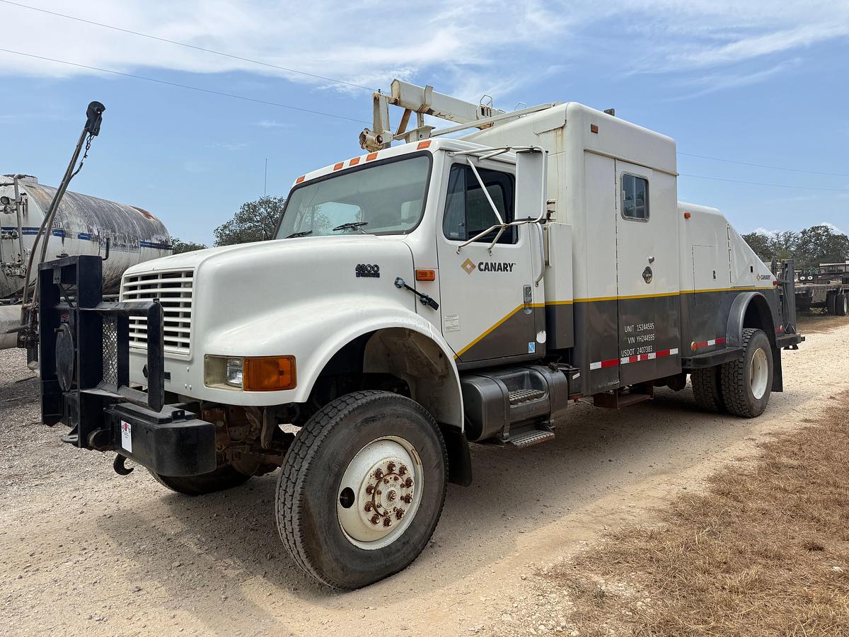 Used 2000 INTERNATIONAL 4800 4X4 S/A SPILT DRUM WIRELINE TRUCK