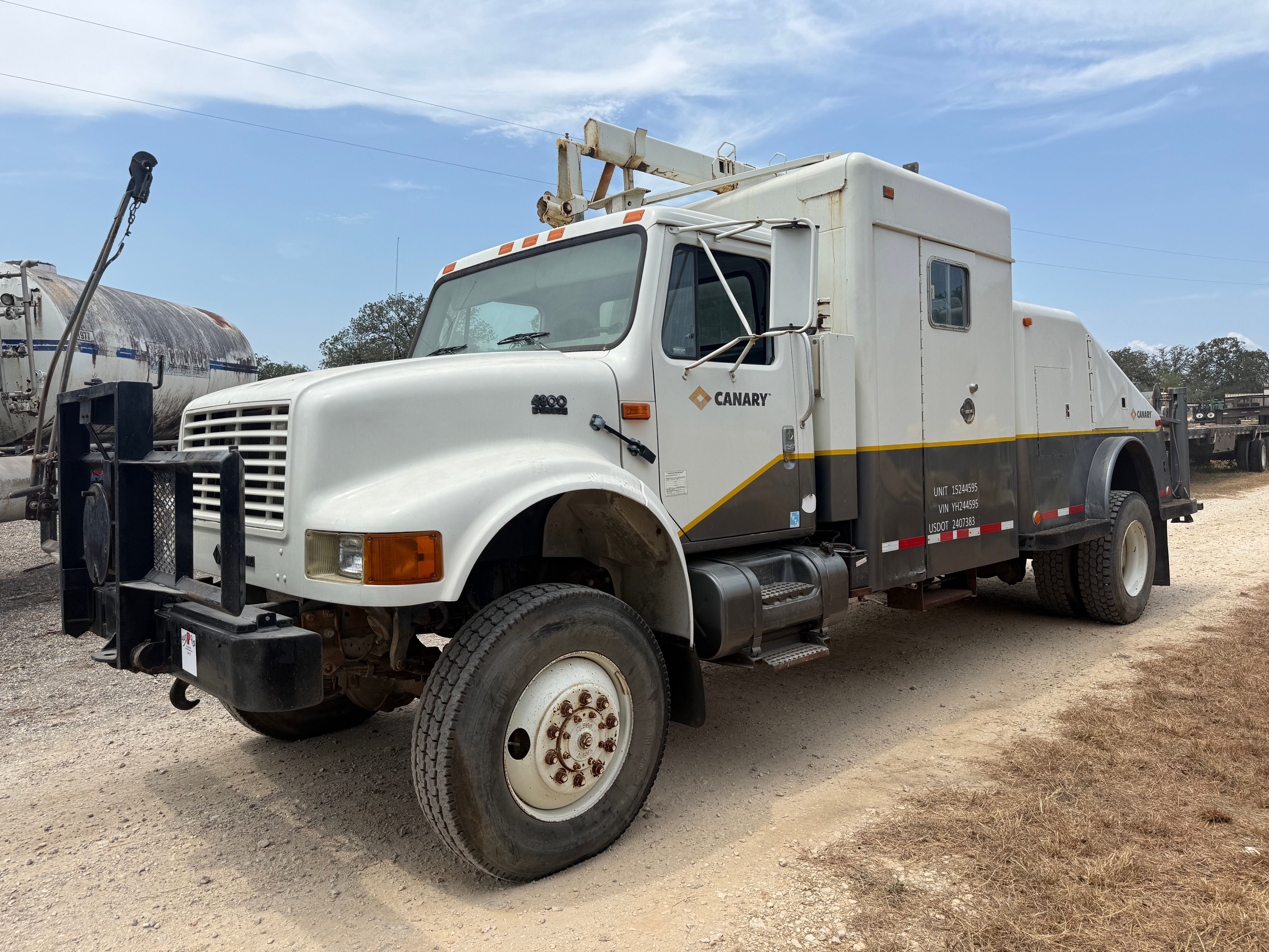Used 2000 INTERNATIONAL 4800 S/A SPLIT DRUM WIRELINE TRUCK