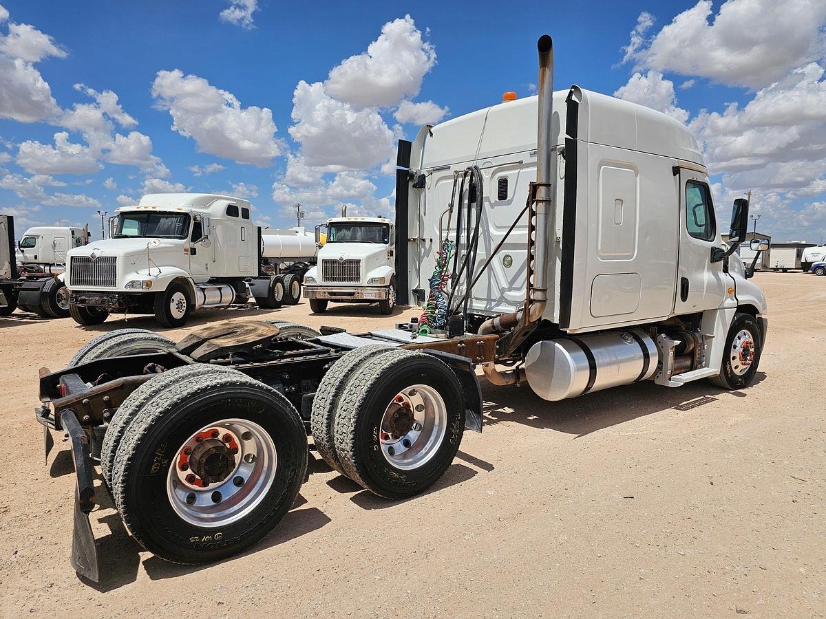 Used 2013 FREIGHTLINER CASCADIA T/A SLEEPER HAUL TRUCK