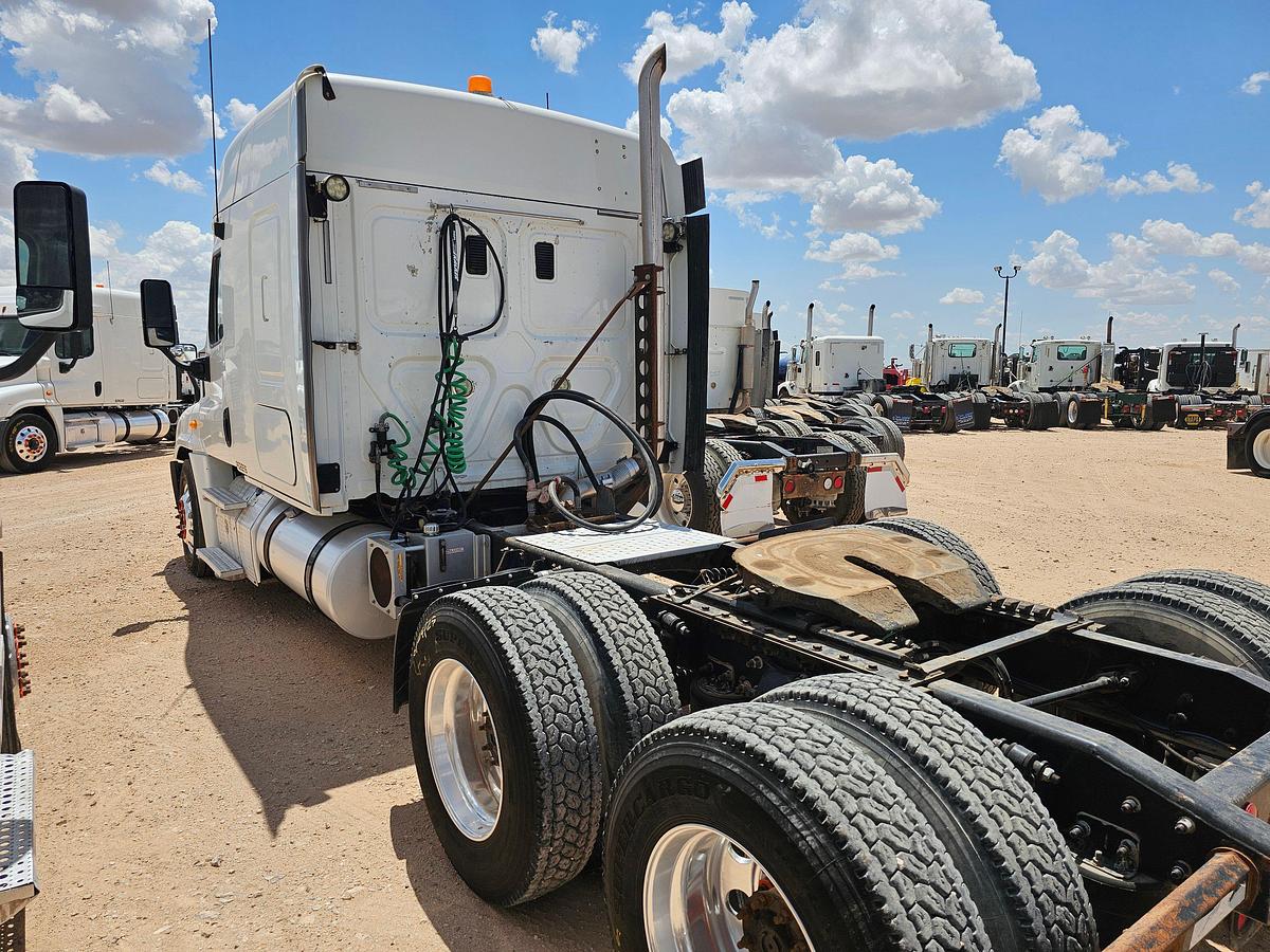 Used 2013 FREIGHTLINER CASCADIA T/A SLEEPER HAUL TRUCK