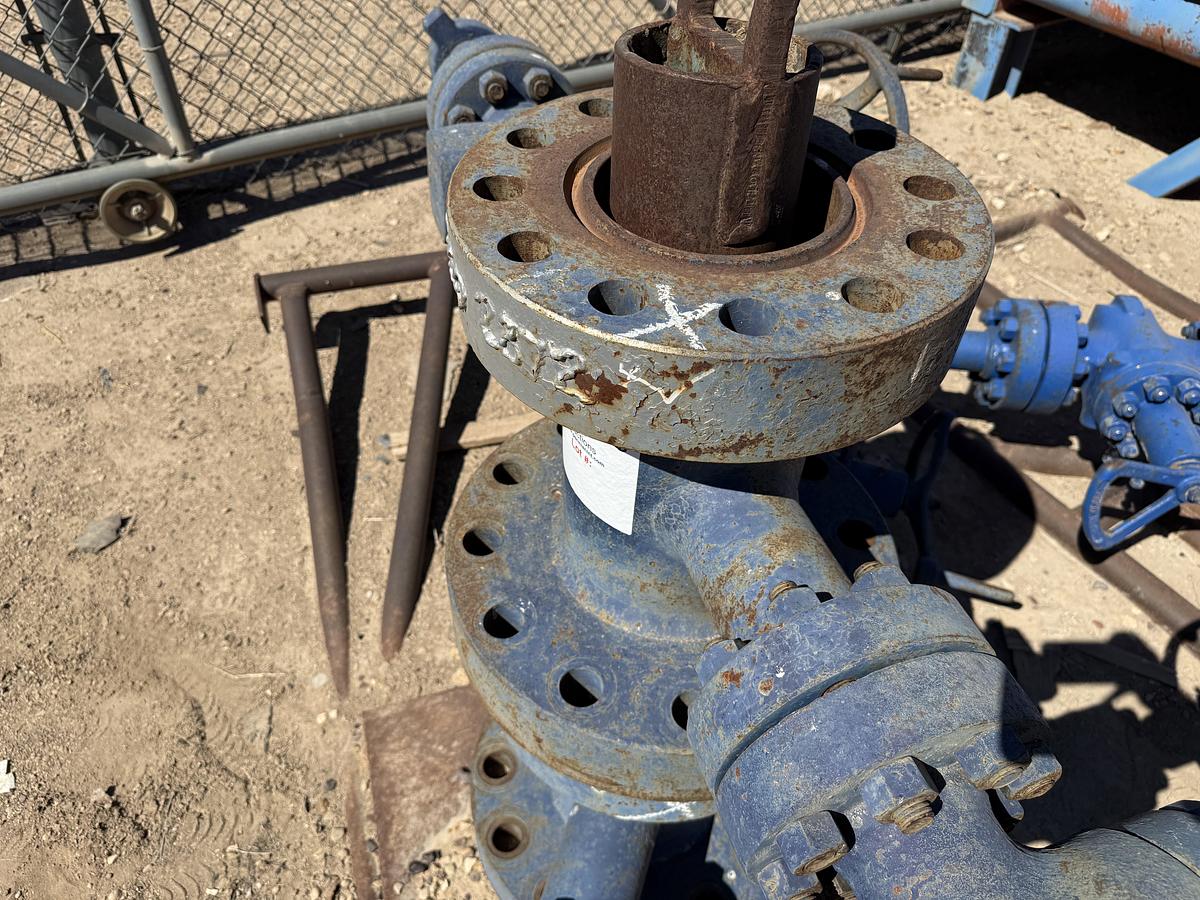 Used (2) 7-1/16 WELLHEAD MUD CROSSES W/ (2) VINTROL 2-1/16 5K WP GATE VALVES & TRANSPORT SKID