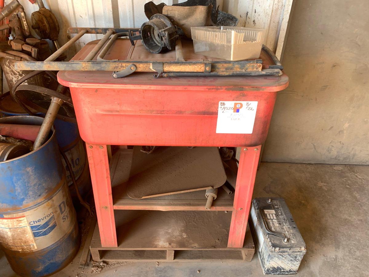 Used Parts Washing Station, Grease Pump, Manual Lube Pump & Drip Deck