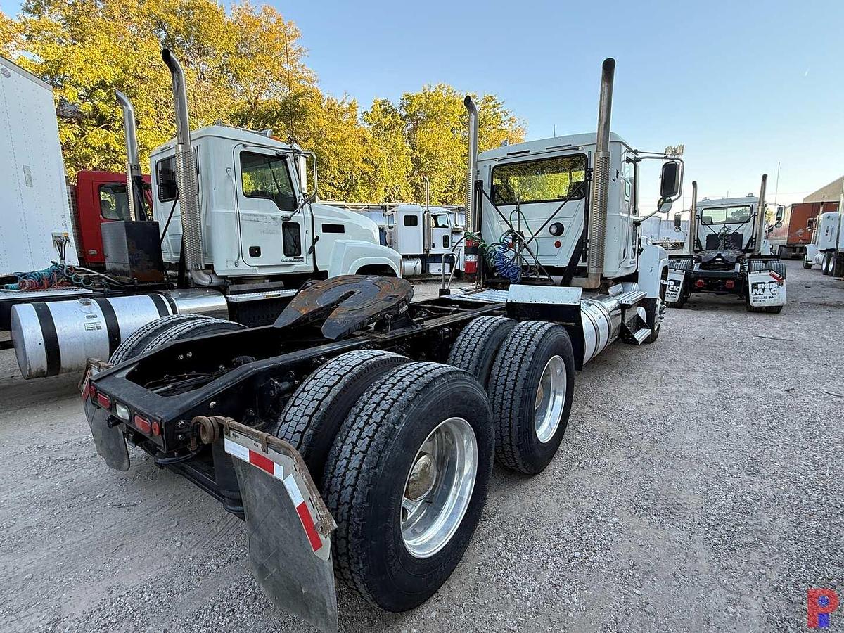 Used 2014 MACK CHU613 PINNACLE T/A DAY CAB TRUCK TRACTOR
