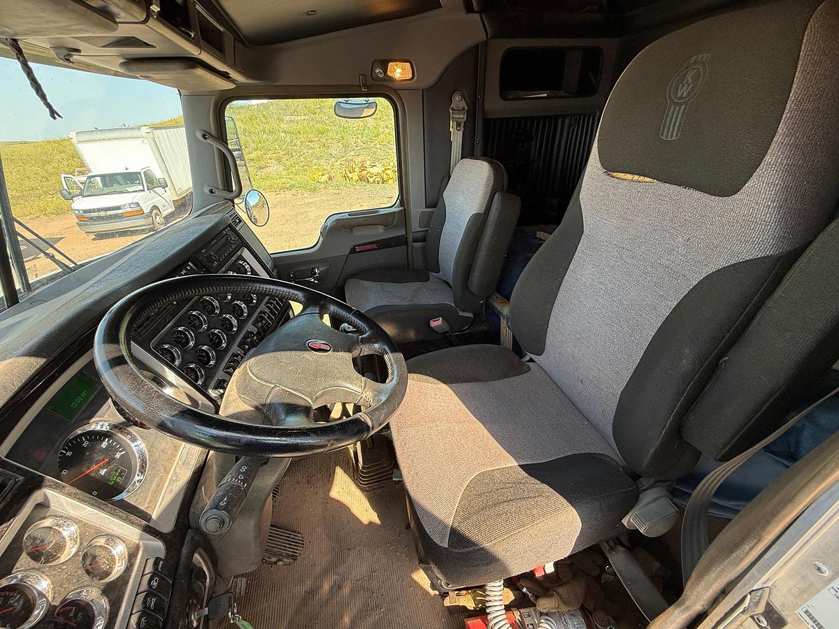 Used 2014 KENWORTH T800 TRI-DRIVE HEAVY HAUL 36" SLEEPER TRUCK