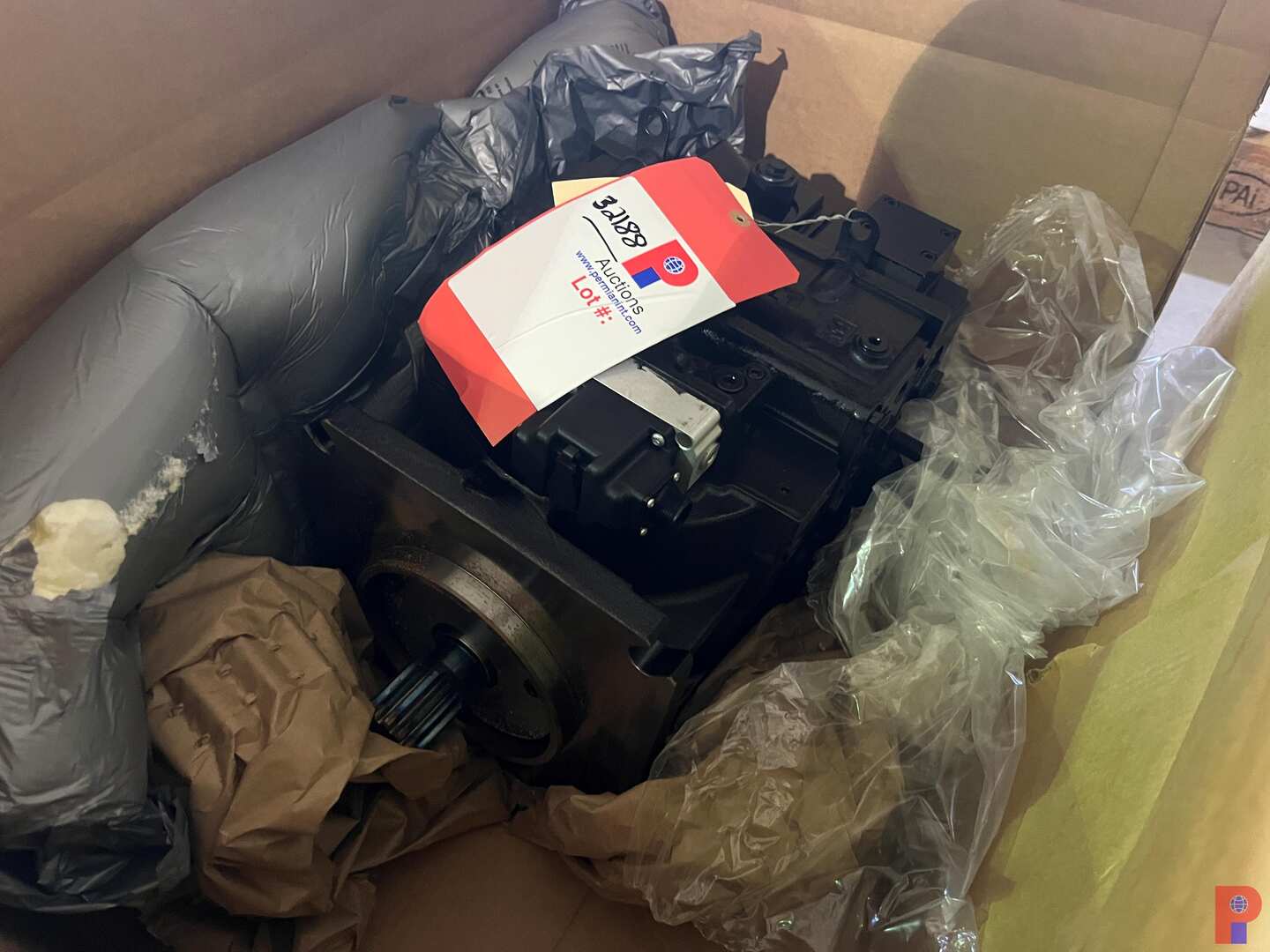 Used NEW / UNUSED SAUER DANFOSS 180CC HYDRAULIC PUMP P/N 83061571