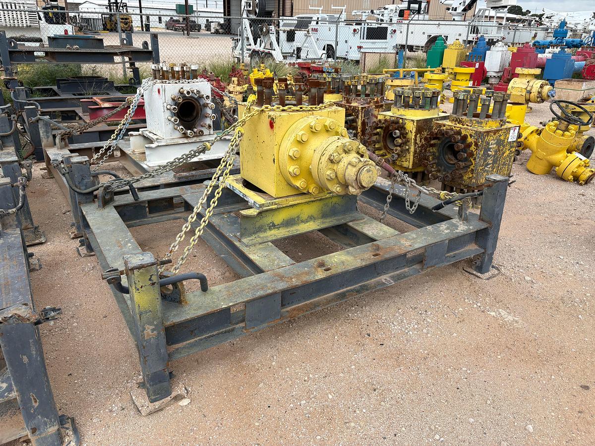 Used (2) 8’ x 6’ adjustable height frac tree transport skid w/ 7-1/16” 3-way fluid cross