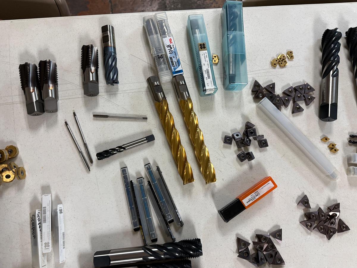 Used LOT W/ (200+) UNUSED EXPENDABLE MACHINING TOOLS INCLUDES (2) LISTA 8-DRAWER ROLLING TOOLBOXES, TABLE TOP & BOLT BIN W/ CONTENTS
