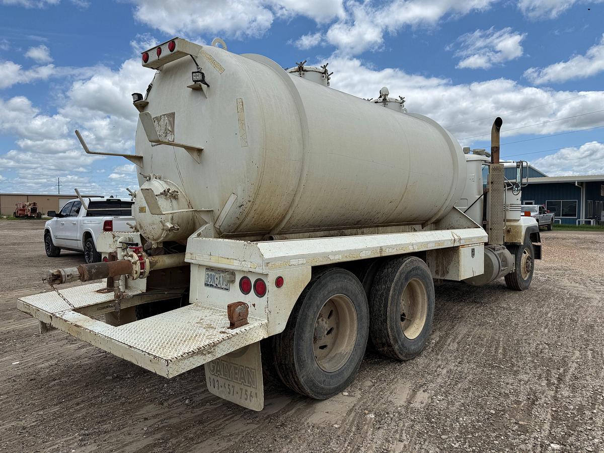 Used 1993 MACK RD690S T/A 75-BBL VACUUM TRUCK