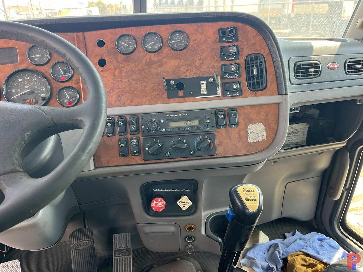 Used 2007 PETERBILT 378 T/A 36” SLEEPER TRUCK