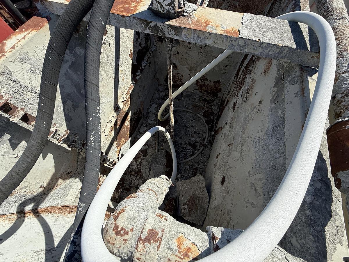 Used 15’ X 7’ X 5’ 2-COMPARTMENT MIXING TANK W/ PORCH, CATWALK, AGITATOR