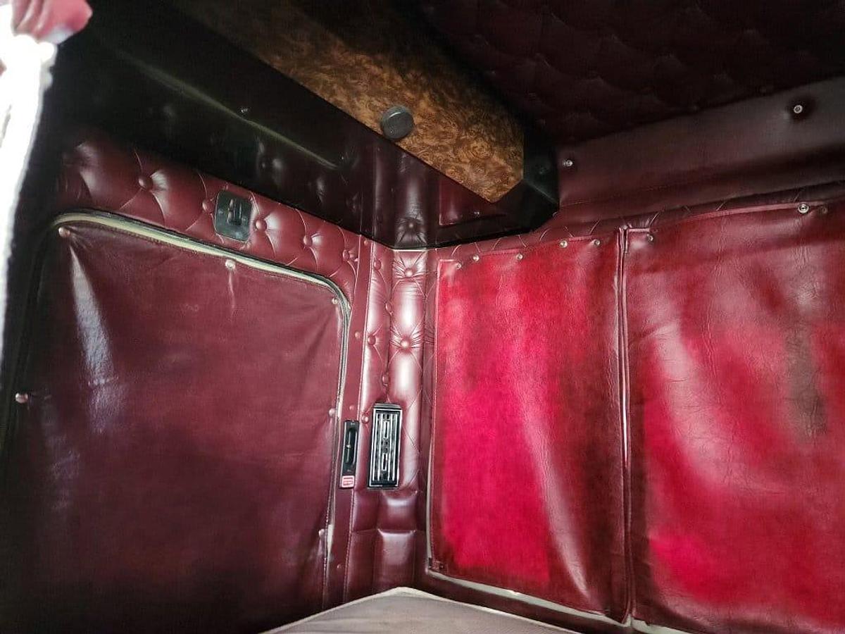 Used 1995 Kenworth T800B T/A SLEEPER TRUCK