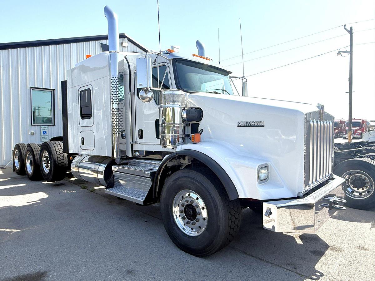 Used 2020 KENWORTH T800 TRI-AXLE HEAVY HAUL 60" SLEEPER TRUCK
