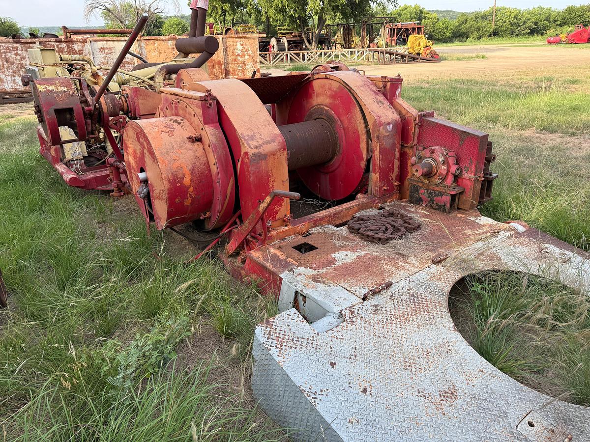 Used WILSON SD DRAWWORKS W/ AIR CLUTCH P/B CUMMINS 903 V8 DIESEL ENGINE