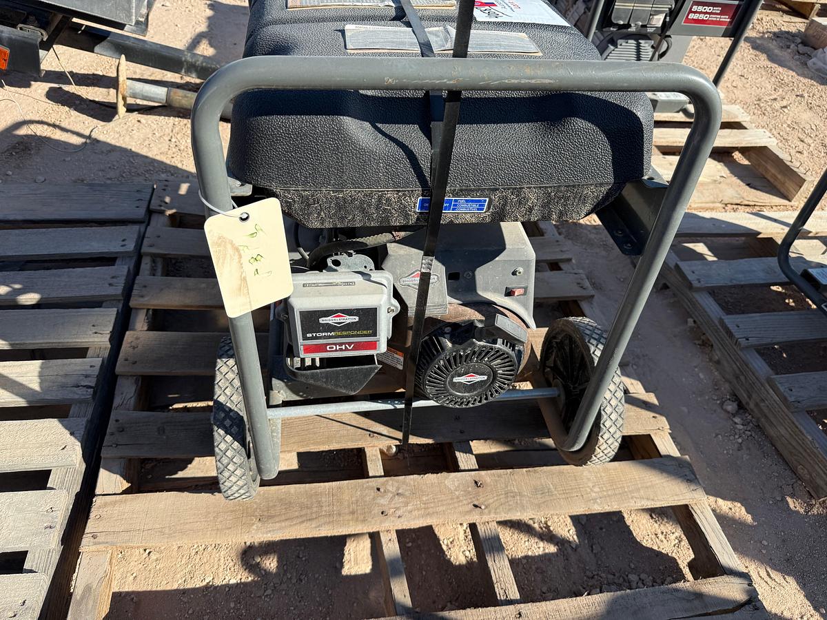 Used STORM RESPONDER MODEL 030430 / 5500 AC WATTS / 120/240-VOLTS P/B BRIGGS&STRATTON GAS ENGINE PORTABLE GENERATOR