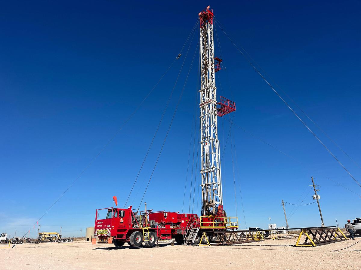 Used 2024 WATSON HOPPER GXHTA 550 5-AXLE WELL SERVICE RIG (106'x300k MAST, FULLY TOOLED & CERTIFIED, FIELD READY)