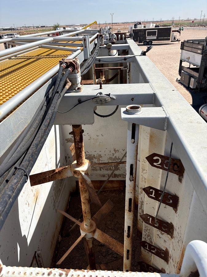 Used 2011 SUREFIRE SF2290 T/A 200BBL OPEN TOP MIXING TRAILER
