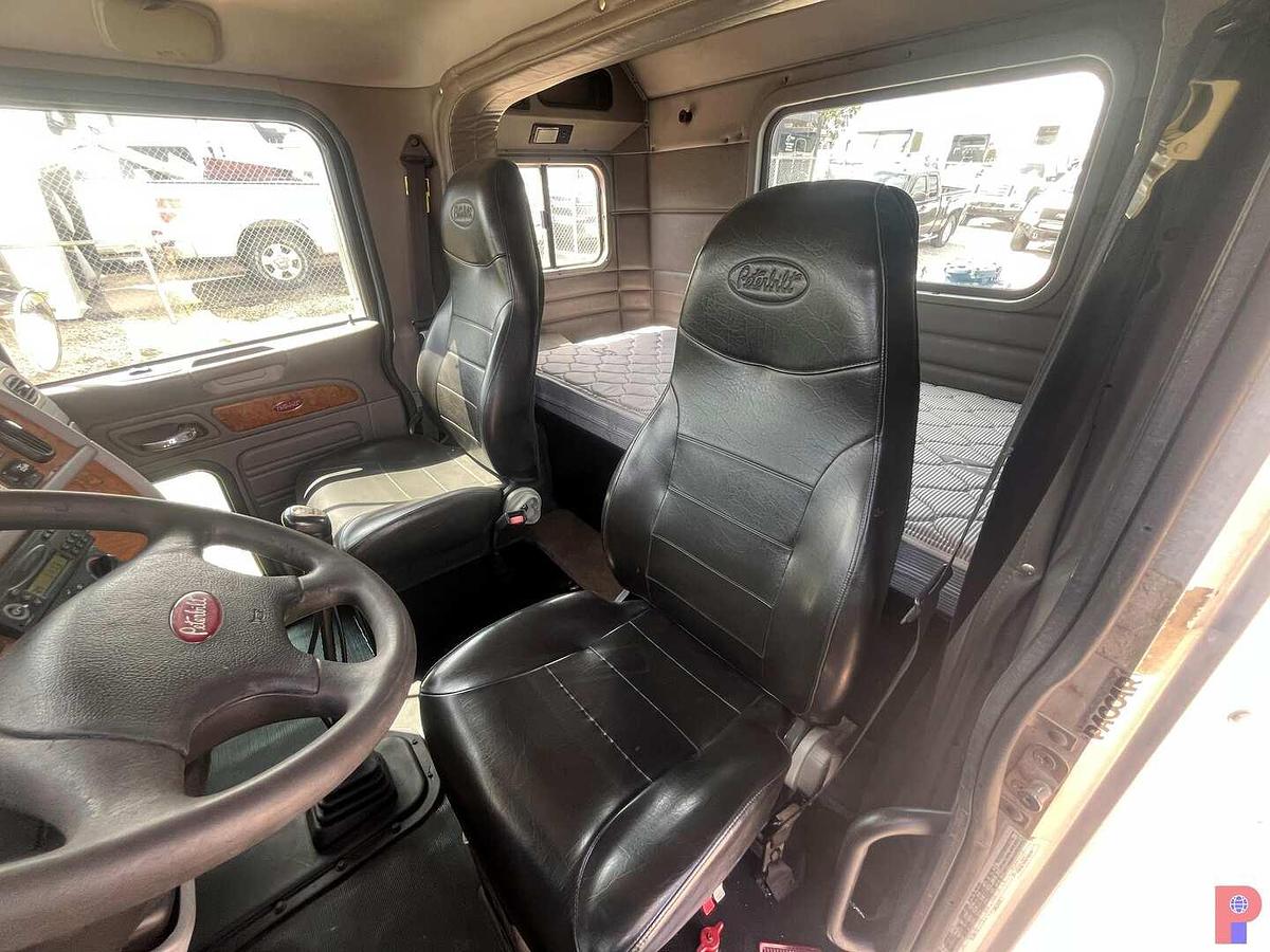 Used 2006 PETERBILT 378 T/A 36” SLEEPER TRUCK