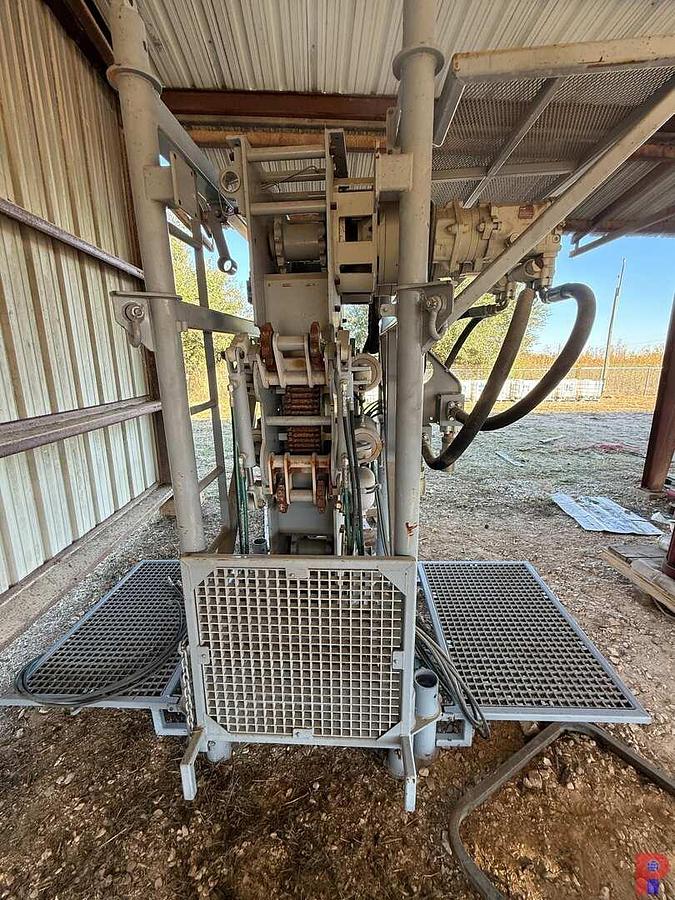 Used COIL TUBING INJECTOR HEAD (INCOMPLETE)