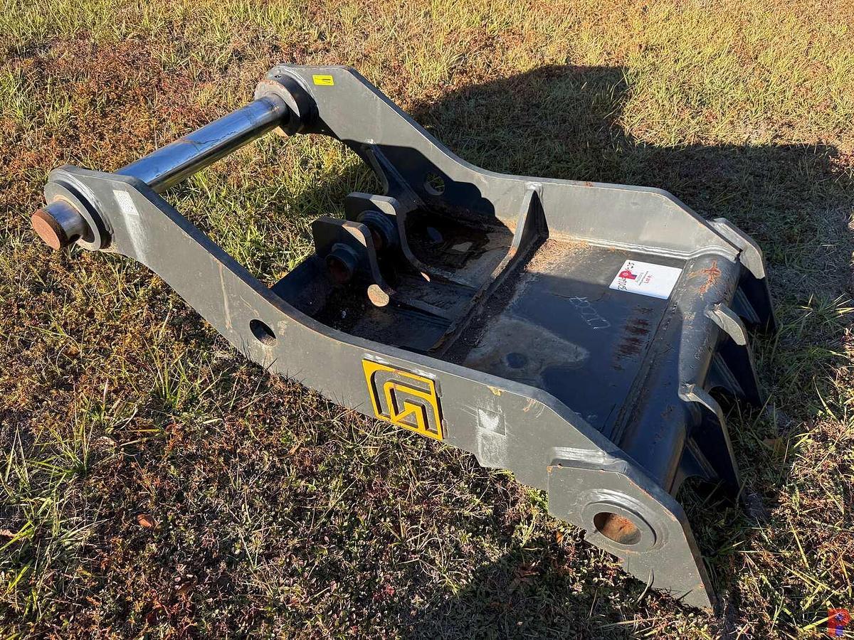 Used LUIIGONG 32” X 62” HYDRAULIC EXCAVATOR THUMB