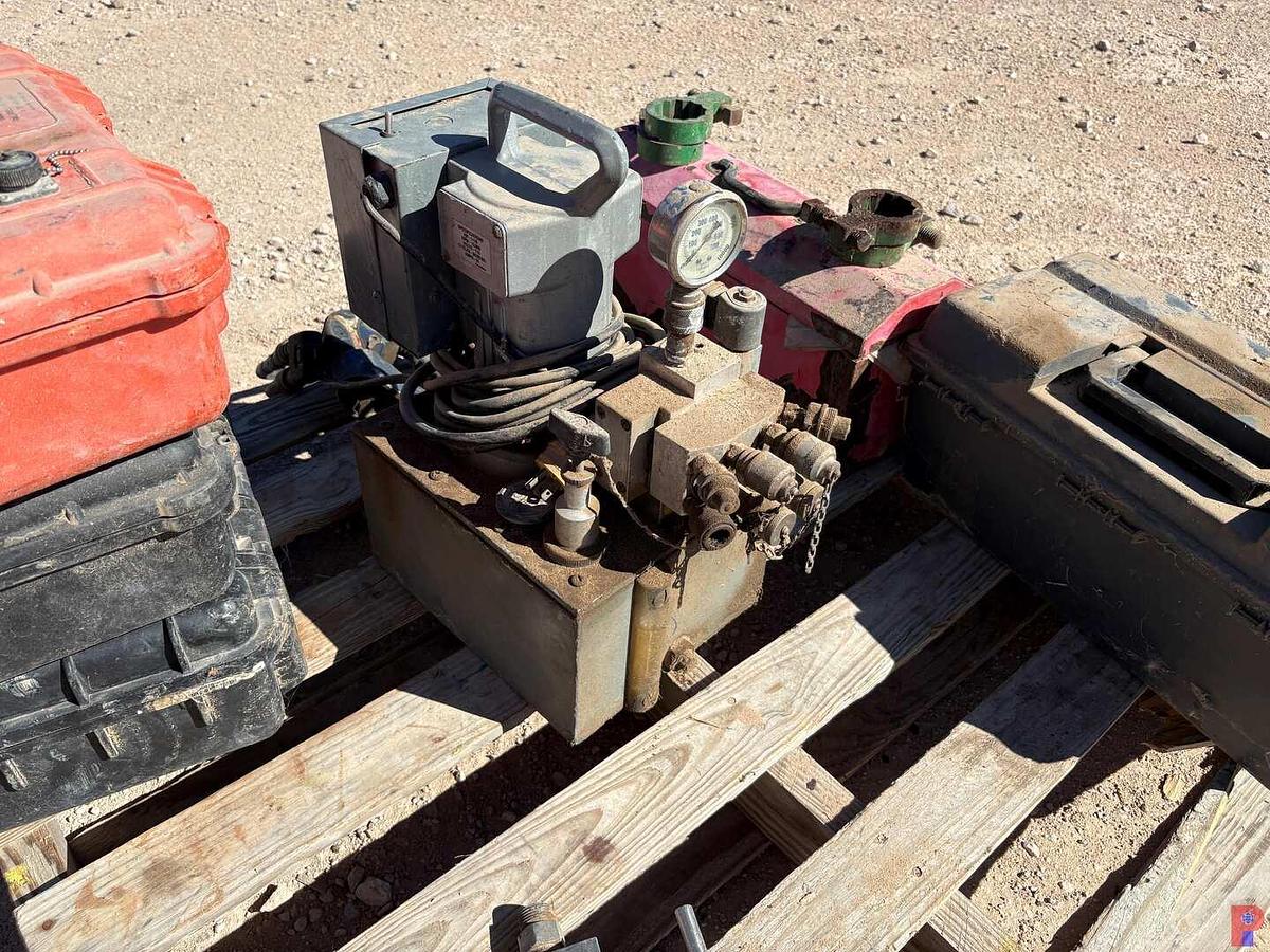 Used 1-1/8HP ELECTRIC 10K PSI HYDRAULIC PUMP, CARBON MONOXIDE AIR MONITOR, PRESSURE GAUGES, ETC.