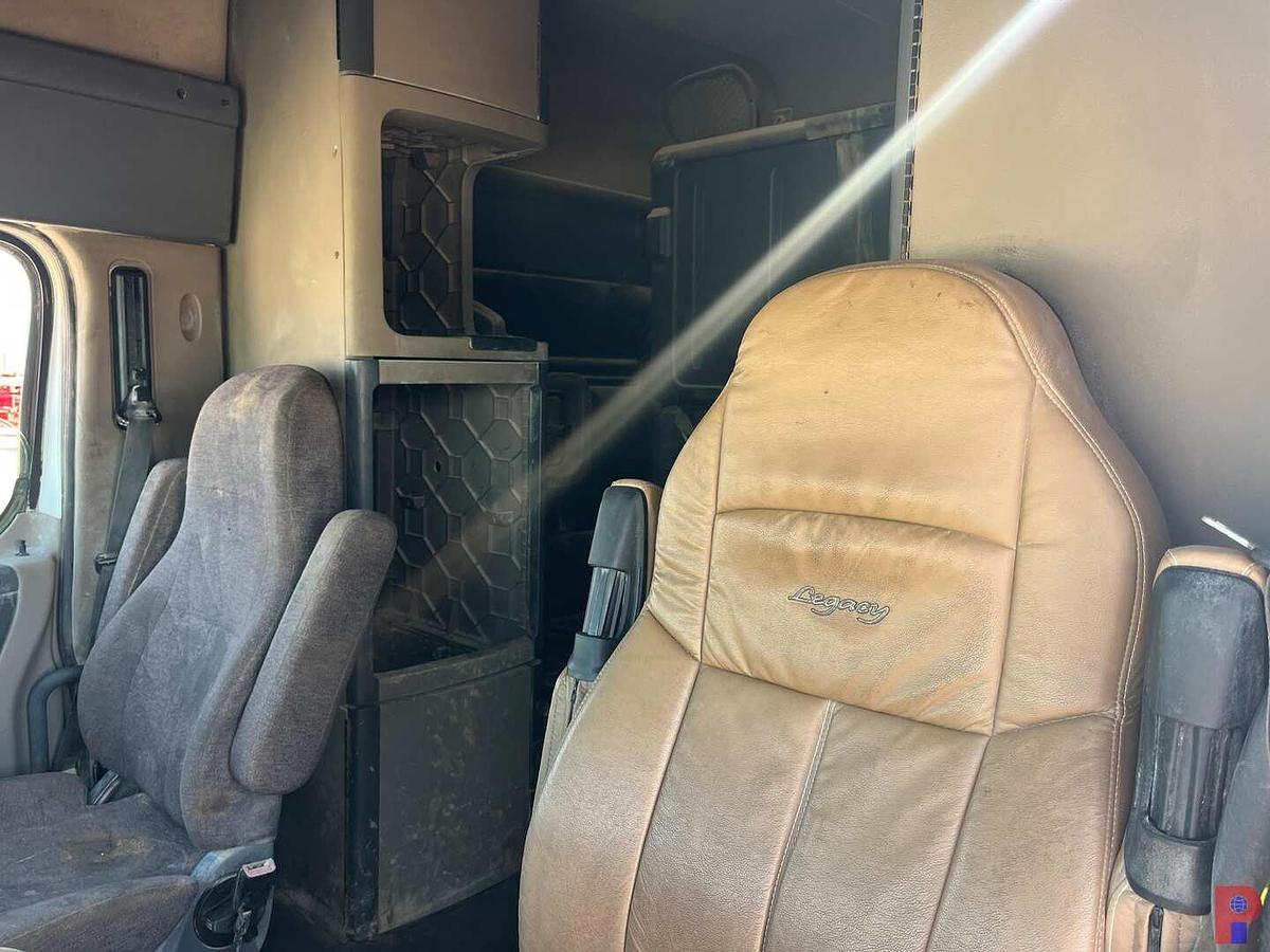 Used 2012 FREIGHTLINER CASCADIA 125064ST T/A 60” SLEEPER TRUCK
