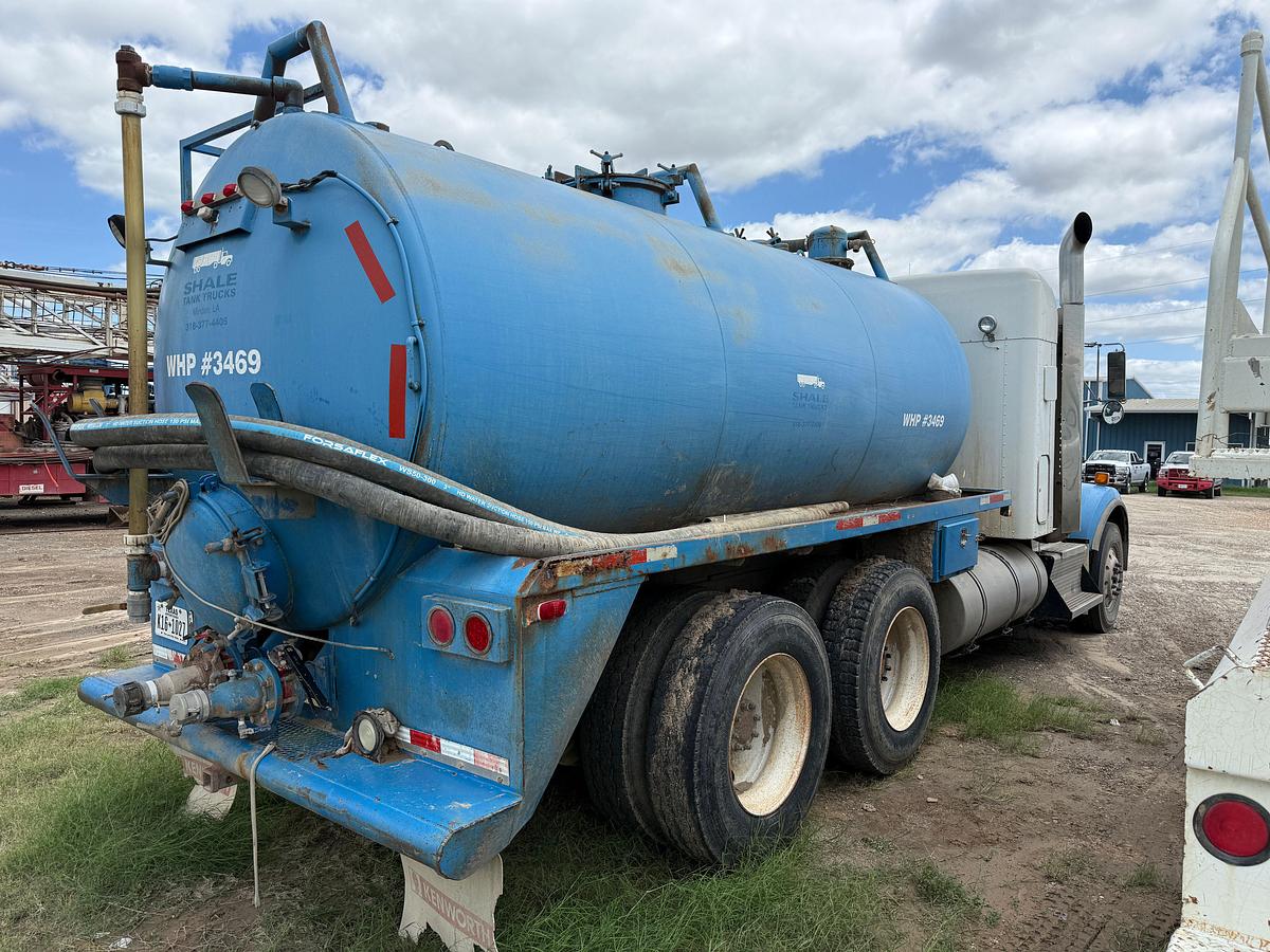 Used 2011 KENWORTH T800 T/A 80-BBL VACUUM TRUCK