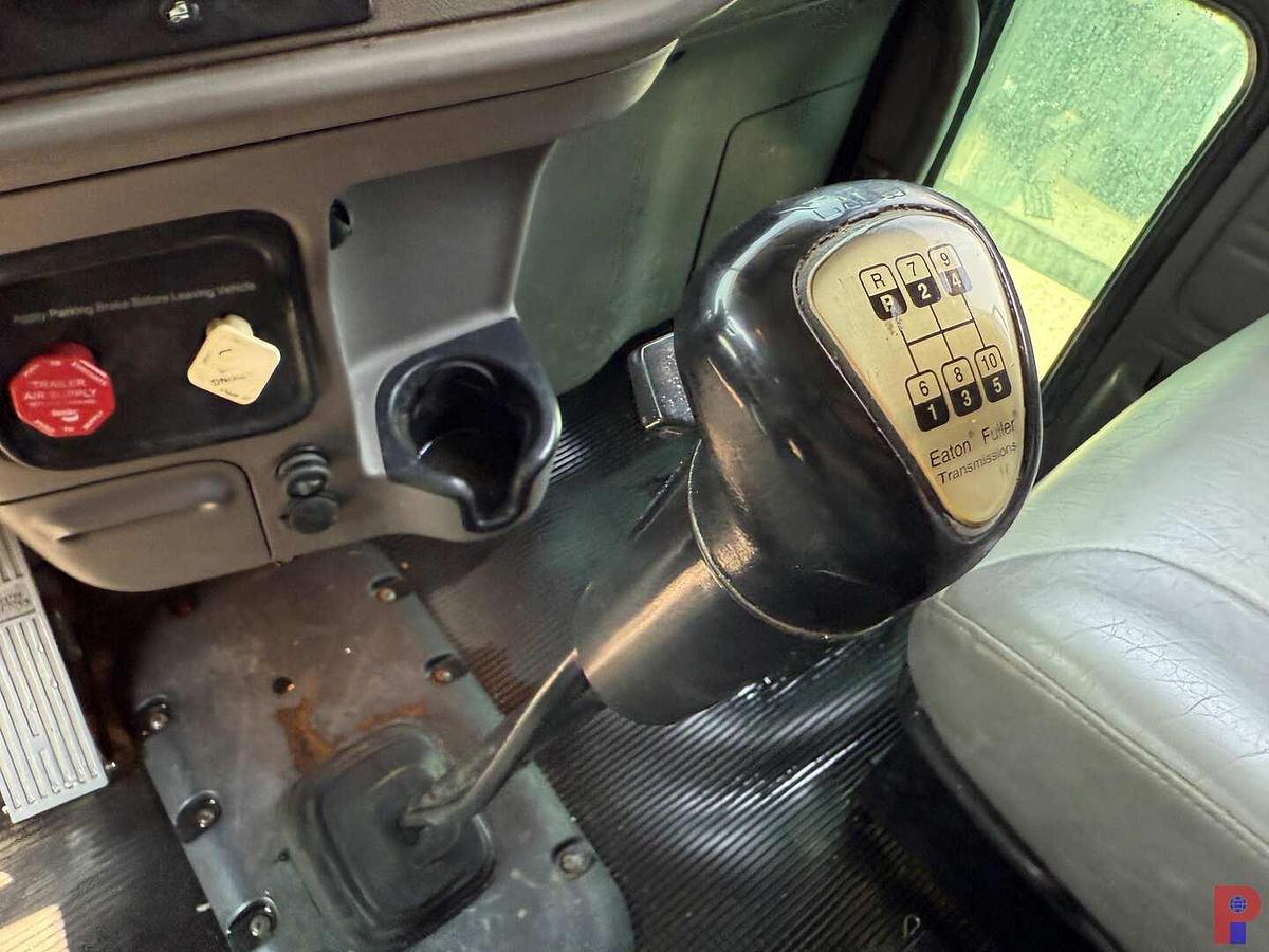 Used 2013 PETERBILT 367 T/A SLEEPR TRUCK