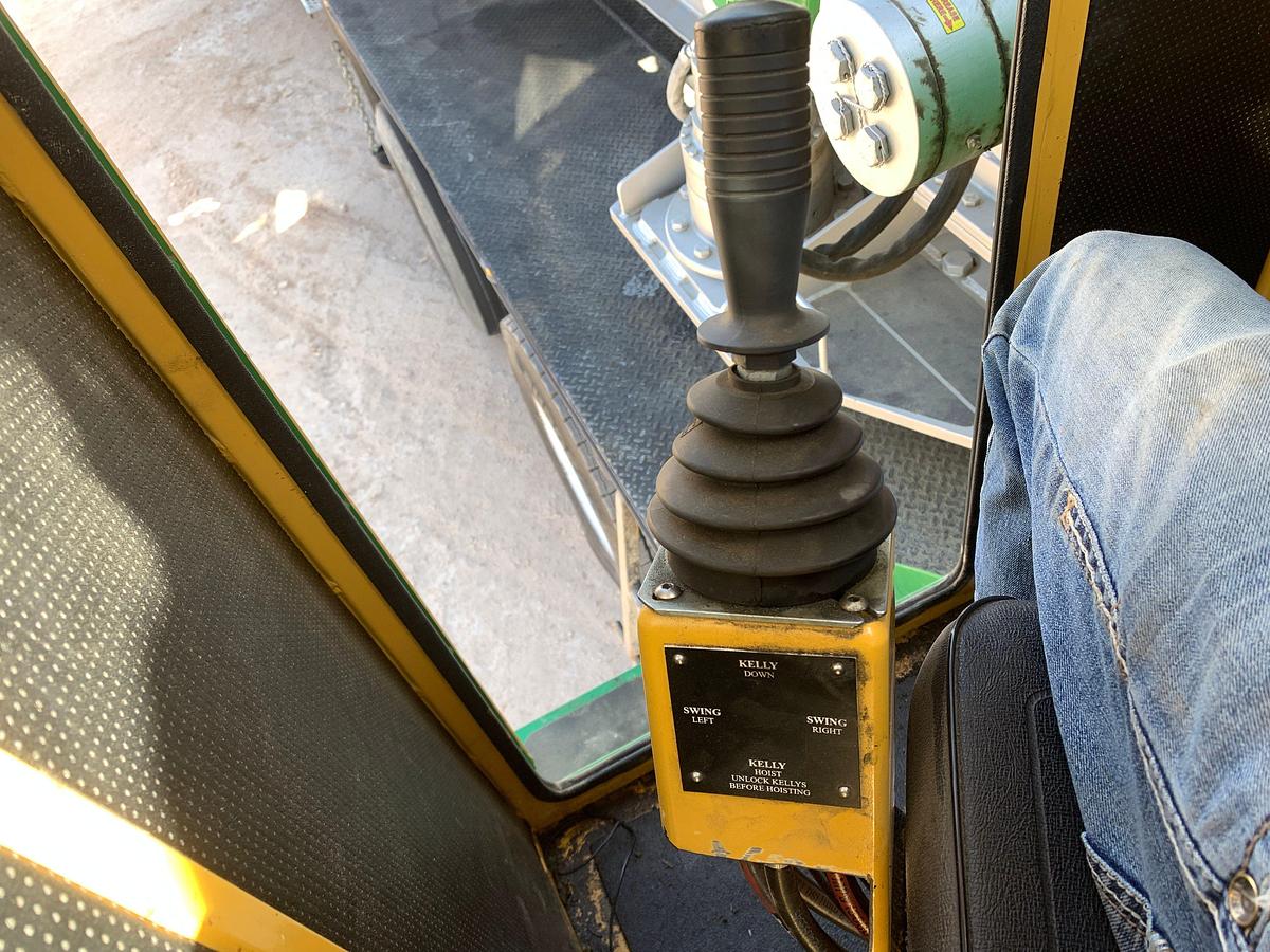 Used SPIRADRILL MHD 80 (REFURBISHED IN 2024) VERTICAL DRILL MTD. ON 2012 KENWORTH T800 TRI AXLE TRUCK